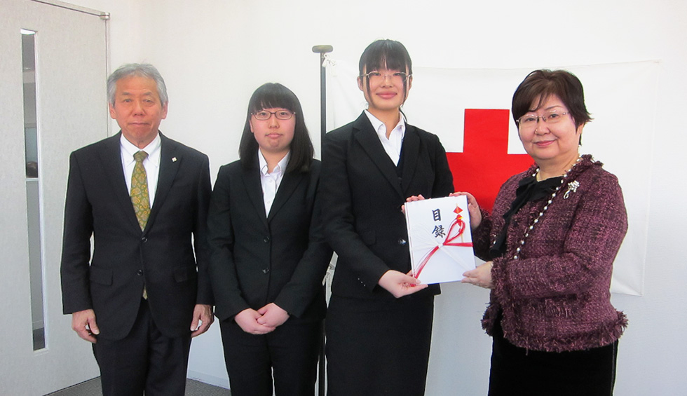 日本赤十字社への寄付金贈呈式が行われました